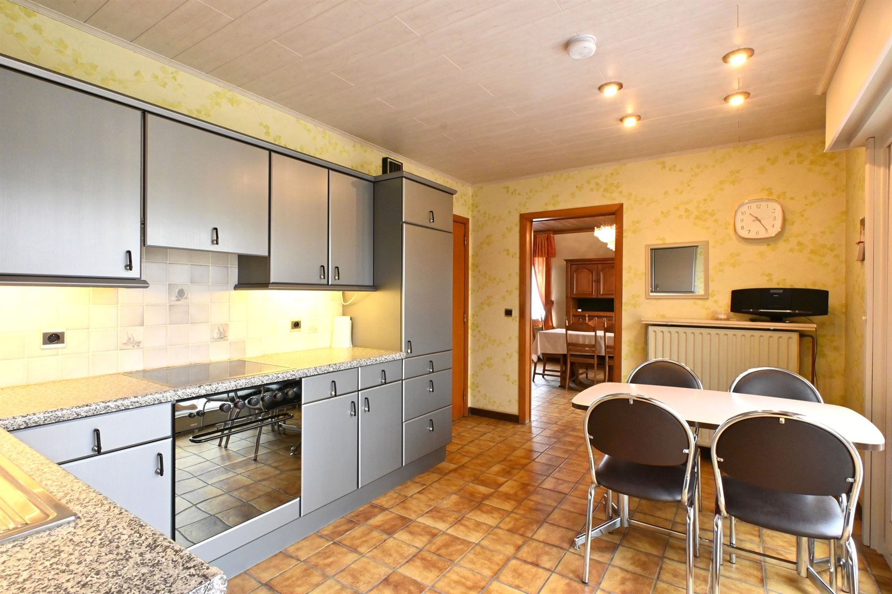 Ruime woning met 4 slaapkamers en grote garage - foto 5