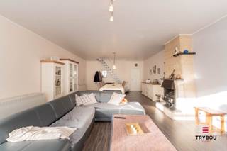 Zeer ruime, volledig vernieuwde woning met 3 ruime slaapkamers.De woning bestaat uitGelijkvloers: zeer ruime, lichtrijke leefruimte - ruime...