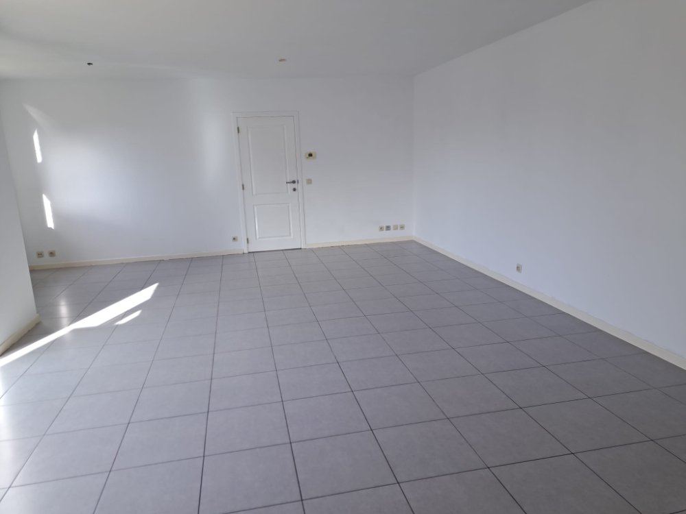 Een centraal gelegen appartement op de eerste verdieping met ondergrondse parkeerplaats en lift - foto 4