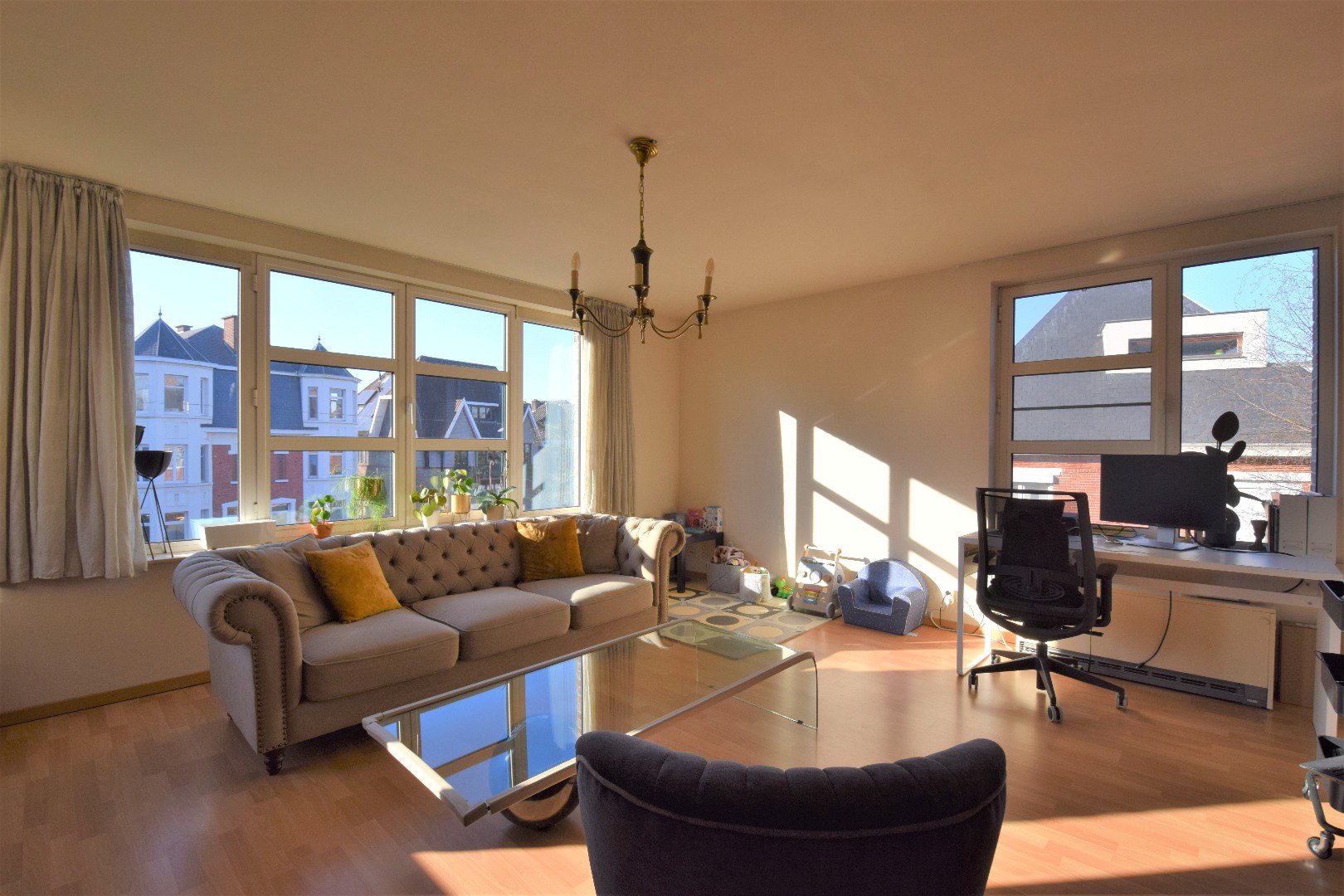 2-slaapkamerappartement in de buurt van het miljoenenkwartier - foto 3