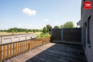 In het centrum van Belzele vinden we dit recent, instapklaar appartement terug. Het gebouw dateert van 2007 en is een kleine residentie. Er is...