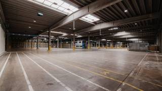 Logistieke toplocatie met 82 laadkades, 2.141 m² kantoren, ruime parkeermogelijkheden en flexibele indeling. Perfect voor bedrijven die...