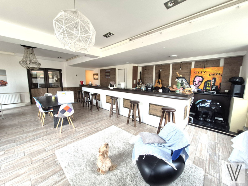 Centraal gelegen ruime hoekwoning met polyvalente ruimte en ruime garage - foto 5