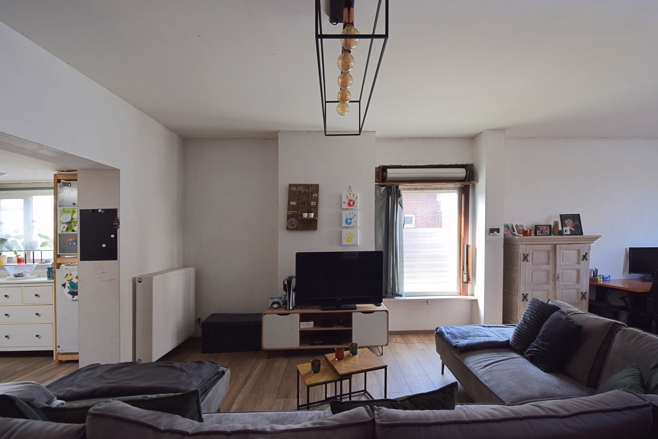 Deels gerenoveerde half open bebouwing met tuin, garagebox en staanplaats. - photo 4