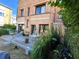 Karaktervolle halfopen bebouwing met terras/tuintje aan de voorzijde op een uitstekende ligging op wandelafstand van station Gent Sint-Pieters,...