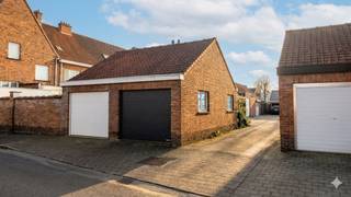 In the Hoogstraat, an important access road to lively Rumbeke, we find this nice home. This house was built in 1959 and sits on a 254 m² plot. The house is within walking distance of, among others, the city center, the De Vlieger Municipal Primary School and the Sterrebos. The main connecting roads and numerous shops are also easily accessible. An ideal location! The house can be renovated and, thanks to its strong location and the practical way out through the garage, it offers many possibilities. Layout:*Ground floor: - Entrance hall with separate toilet - Living room with sitting area and dining area - Kitchen *Basement: dry storage cellar*First floor: - 3 spacious bedrooms - Bathroom *Attic:- Fixed staircase available - Possibility to create extra rooms*Behind: - Sunny garden - Exit via garden gate and garage (with new gate) + associated storage Advantages: - Central location near the center of Rumbeke - Expansion options thanks to the large attic with a fixed staircase - Practical way out through the garden and garage Looking for a home with potential in Rumbeke? Contact us today!The property is offered through the Pre-sale formula. On 28/03/2026 between 10:00 and 11:00, you can come visit the property by appointment and make an offer. The listed price is a starting price. For further information, please contact the property agent.This property is subject to the renovation obligation imposed by the Flemish government for residential buildings (unless demolished within 5 years of purchase). For more information, consult the website of the Flemish Energy and Climate Agency at https://www.vlaanderen.be/een-woning-kopen/renovatieverplichting-voor-residentiele-gebouwen