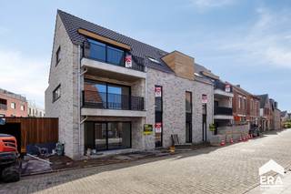 <p><strong>Project Kabienstraat - Geel</strong></p>

<p>Prachtig nieuwbouwappartement op de tweede verdieping met 1 slaapkamer en zolder (16,00m²) en terras in hartje Geel.</p>

<ul><li>Kleinschalige residentie</li><li>Eigentijdse architectuur</li><li>Zonnepanelen &amp;amp; warmtepomp</li><li>Rustige locatie in het centrum van Geel</li></ul>

<p>Aankoop onder BTW-stelsel: 12% op de grondwaarde &amp;amp; 21% op het constructie-aandeel.<br />Parking &amp;amp; berging verplicht bij aan te kopen.</p>

<p>Meer informatie over dit prachtige project?</p>

<p>014 584 558 - info@eratournier.be</p>