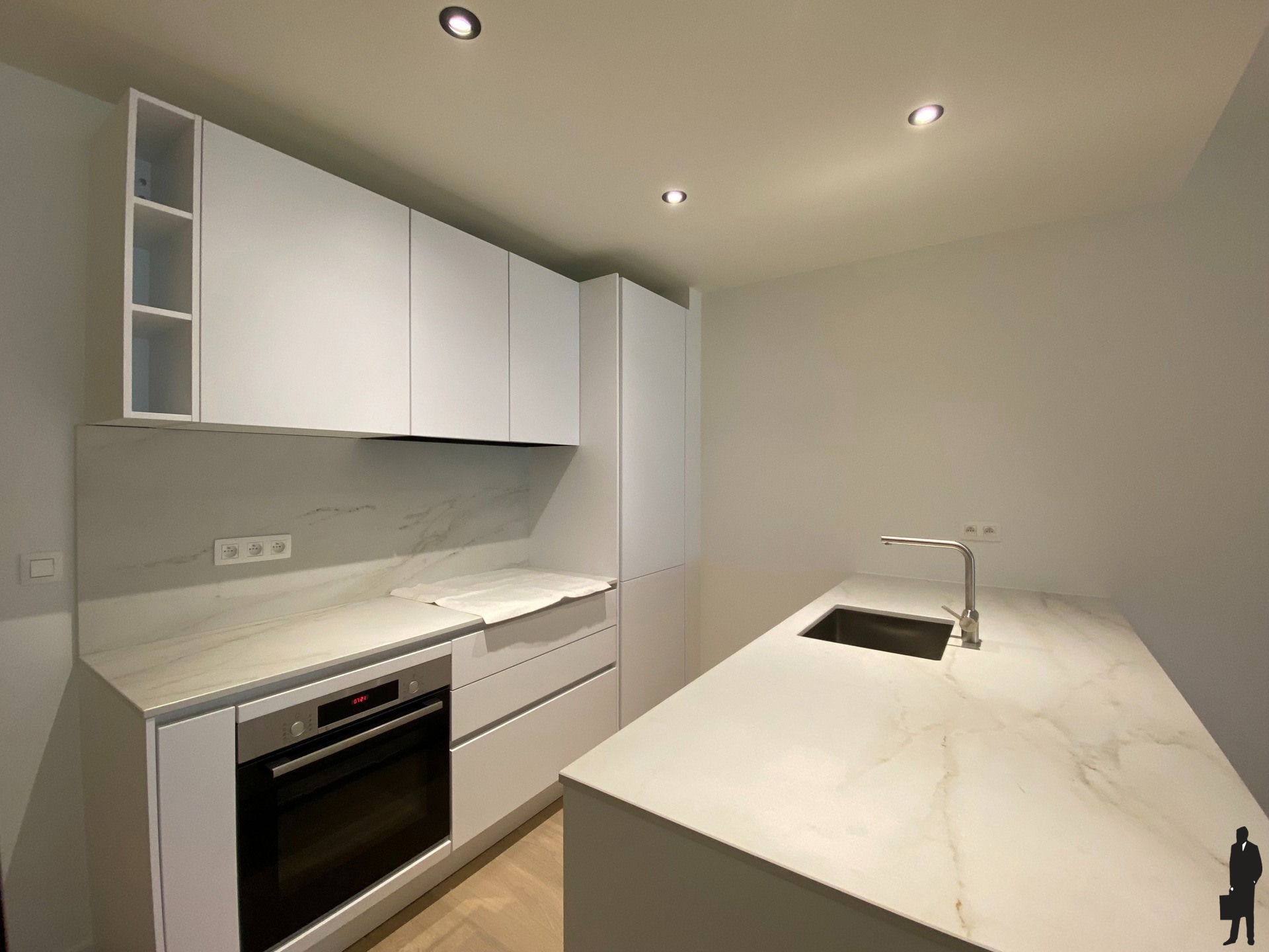 Volledig gerenoveerd gelijkvloers appartement met tuin in het centrum van Brasschaat. - foto 4