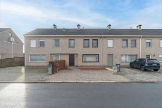 Zeer gunstig gelegen woning met 3 slpks en dubbele garageEPC B I asbestveilig I 3 slpksGunstig gelegen aan de grens Beerse - Vosselaar in een rustige...