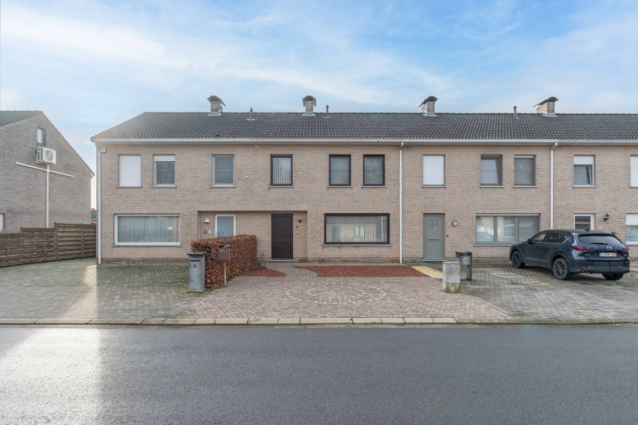 Zeer gunstig gelegen woning met 3 slpks en dubbele garage - foto 2