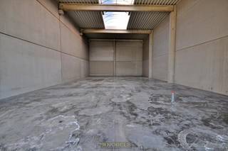 À louer : Spacieux entrepôt industriel – RenaixVous êtes à la recherche d’un espace de stockage pratique et bien situé pour votre entreprise ?...