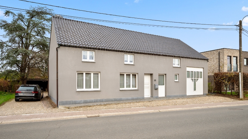 Ruime woning van 256m² op 10 are 32 ca - foto 1