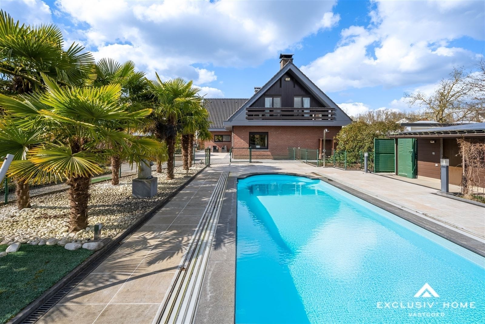 Timeless villa with pool on 22 ares - photo 1