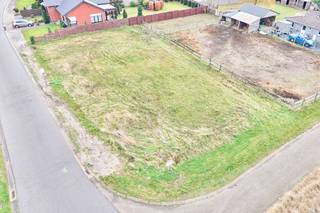 BOUWGROND VOOR OPEN BEBOUWING OP EEN RUIM PERCEEL VAN 5a40ca.Deze bouwgrond voor open bebouwing is gelegen te Oudsbergen met een oppervlakte van...