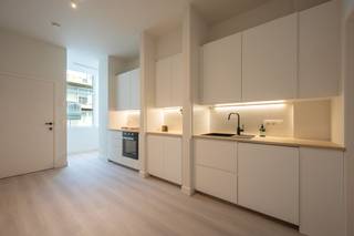 Volledig gerenoveerde en instapklare studio gelegen op het gelijkvloers centrum Wenduine. Kleine residentie waardoor geen gemeenschappelijke...