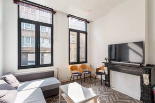 In een prachtige, statige herenwoning in hartje Antwerpen bieden we dit charmante en praktisch ingedeelde duplexappartement aan, gelegen op...
