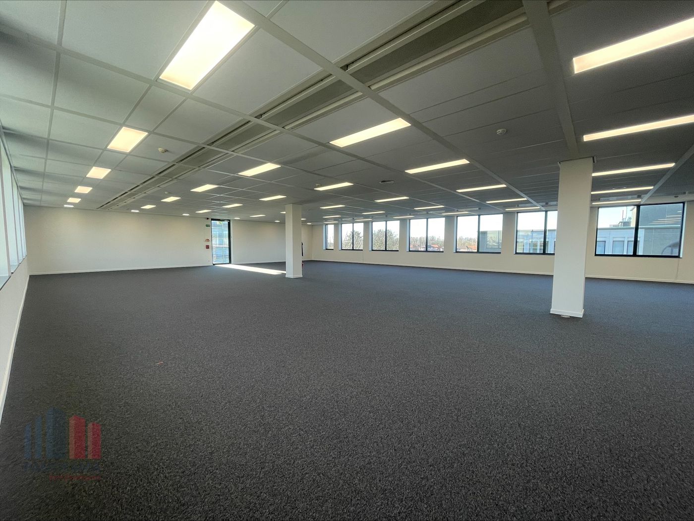 Bureau moderne de 576 m² à proximité de l’A201 - photo 4