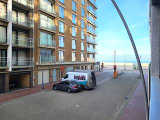 Modern 2-slaapkamer appartement met zijdelings zeezicht te koop.Dit energiezuinig appartement is gelegen in een zijstraat van de Zeedijk van...