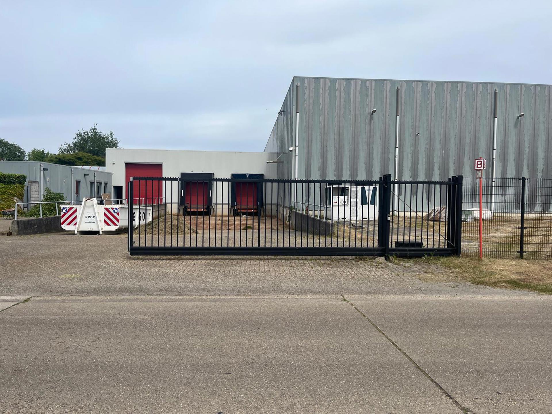 Polyvalent bedrijfsgebouw op site van 1Ha te Malle - foto 2