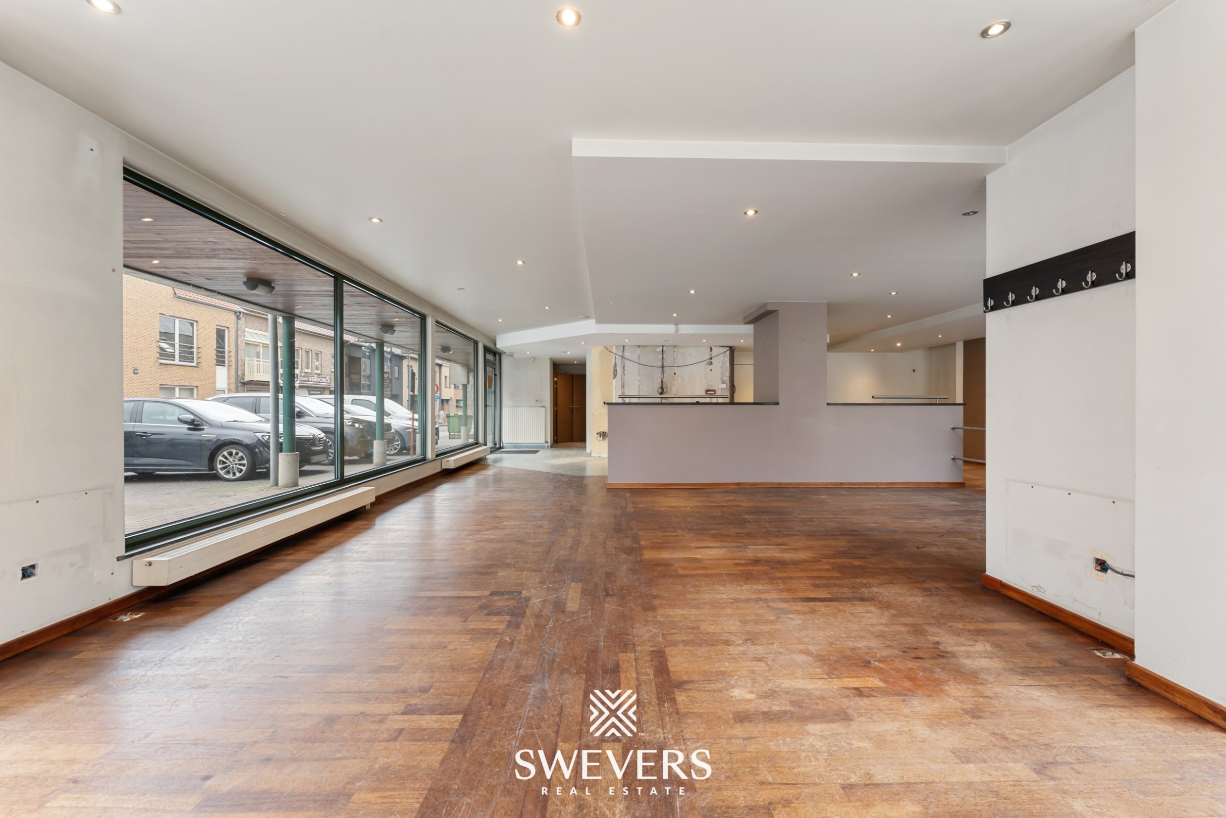 Commerciële opportuniteit met veel visibiliteit en ruimte in het centrum van Beringen - foto 3