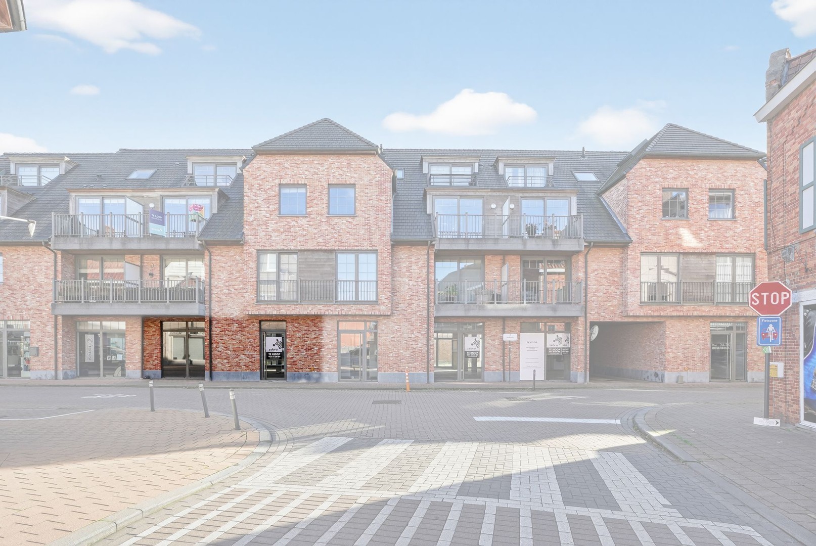 Casco handelsruimte met garage in het centrum van Oostrozebeke! - foto 1