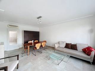 Gelegen in de directe nabijheid van het Zuidstation en alle voorzieningen (Thalys, metro, winkels), zal dit prachtige gemeubelde appartement van ±...