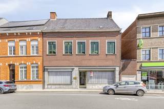 In het centrum van Gullegem bevindt zich dit handelspand met een totale oppervlakte van ca. 251 m². Het gebouw deed in het verleden dienst...