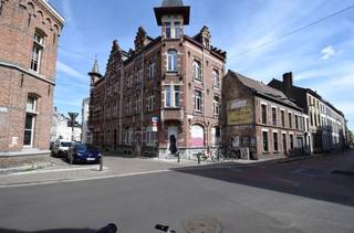 OPGELET: om dit pand te huren of bezichtigen vragen wij steeds eerst een virtueel bezoek te brengen aan het pand. Ga hiervoor naar www.rosseel.be en vul de referentie I065 in in het veld ‘zoek’ bovenaan rechts. Kies dan ‘360°’. De website helpt je nu verder voor de volgende stappen.<br /><br />Deze zeer centraal gelegen studentenkamer is gelegen op een boogschut van het kunsthumaniora Sint-Lucas en geniet zo mee van de gezellige sfeer die de buurt met zich meebrengt. De kamer beschikt over een leefruimte en een slaaphoek. Beschikbaar vanaf 01/09/2026. 60EUR/maand EGW (voorschot).