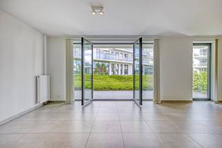 In het nieuwbouwproject 'Witte Molen Park' bevindt zich dit gelijkvloers appartement met 2 slaapkamers en een magnifiek terras. Het project is...