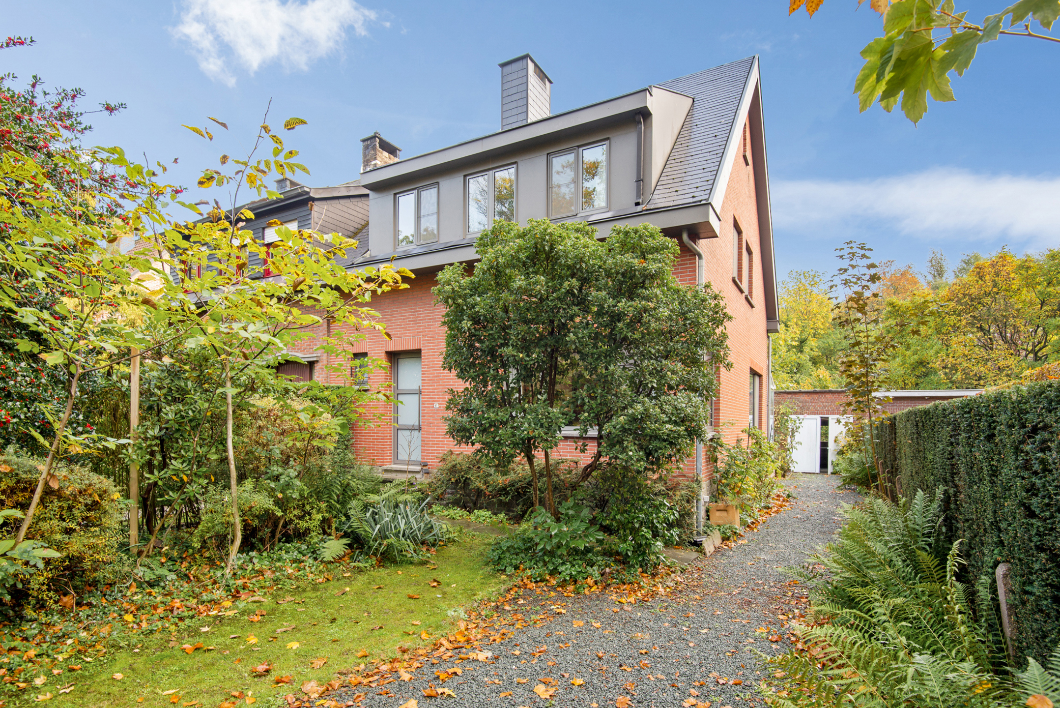 Mooie halfopen woning met garage op absolute toplocatie - foto 1