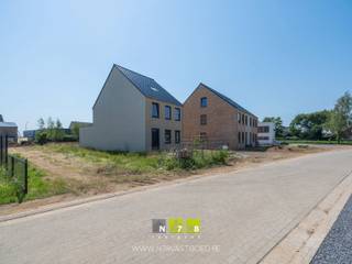 <strong>PERCEEL BOUWGROND VOOR HALFOPEN BEBOUWING OP EEN PERCEEL VAN 4A83CA TE DILSEN-STOKKEM.</strong><br /><br />Bent u op zoek naar de ideale locatie om uw droomwoning te realiseren? Dan is deze bouwgrond voor halfopen bebouwing aan de Heirstraat 84 in Dilsen-Stokkem beslist een bezoek waard. Met een perceeloppervlakte van 4a83ca biedt deze bouwgrond de perfecte basis voor het realiseren van een comfortabele gezinswoning. De bestemming voor halfopen bebouwing combineert de voordelen van een ruime woning met een efficiënte benutting van het perceel, waardoor u kunt genieten van zowel wooncomfort als een aangename buitenruimte.<br /><br /><strong>TROEVEN</strong><br />✔ Perceel van 483m² voor halfopen bebouwing.<br />✔ Gelegen in een aangename en residentiële woonomgeving.<br />✔ Ideale bouwgrond voor het realiseren van een hedendaagse gezinswoning.<br />✔ Goede bereikbaarheid richting het centrum van Dilsen-Stokkem.<br />✔ Vlotte verbinding naar Maasmechelen, Maaseik en omliggende gemeenten.<br />✔ Scholen, winkels en andere dagelijkse voorzieningen bevinden zich op korte afstand.<br />✔ Rustige ligging met een goede balans tussen wonen en bereikbaarheid.<br /><br />De Heirstraat is gelegen in een aantrekkelijke woonomgeving waar u kunt genieten van de rust van een residentiële buurt zonder in te boeten aan bereikbaarheid. Dankzij de centrale ligging bevinden winkels, scholen, openbaar vervoer en recreatiemogelijkheden zich op korte afstand. Bovendien zorgen de nabijgelegen verbindingswegen voor een vlotte bereikbaarheid van de omliggende gemeenten.<br /><br /><strong>VERKAVELINGSVOORSCHRIFTEN</strong><br />De stedenbouwkundige voorschriften van de verkaveling zijn van toepassing. Het verkavelingsplan en de bijhorende voorschriften kunnen worden geraadpleegd via de rubriek "downloads" op onze website www.n78vastgoed.be.<br /><br /><strong>EXTRA INFORMATIE</strong><br />De afgebeelde 3D renders zijn slechts indicatief en kunnen bijgevolg niet als bindend worden beschouwd. We kunnen dus geen garantie geven dat de afgebeelde woning daadwerkelijk zo gebouwd kan/mag worden. Er dient hiervoor een vergunning bekomen te worden.<br /><br />Bekijkt u deze advertentie via een andere vastgoedsite? Surf dan zeker naar www.n78vastgoed.be voor een uitgebreide beschrijving, bijkomende informatie en foto's.