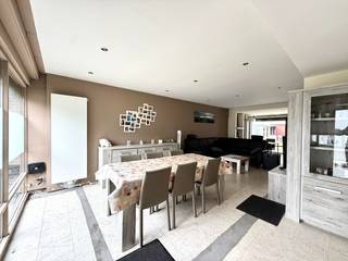 Deze charmante en lichtrijke woning is gelegen in een rustige, kindvriendelijke buurt in Deerlijk en biedt heel wat potentieel voor wie op zoek...