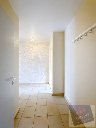 Bent u op zoek naar een comfortabel en instapklaar appartement op een rustige, maar goed bereikbare locatie? Dan is dit appartement van ca. 100m²...