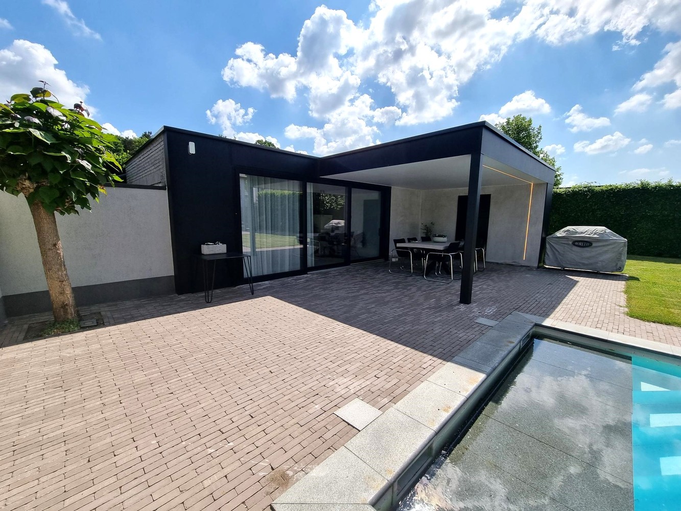 Prachtige villa woning, rustig gelegen met zonnige, diepe tuin voorzien van zwembad en poolhouse. - foto 4