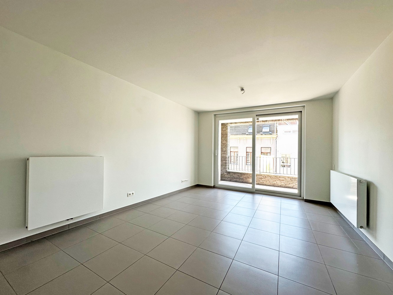 Appartement met 2 slaapkamers en terras te Antwerpen! - foto 3