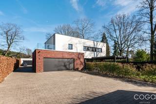Jonge moderne villa op 1.217m² in landelijke omgeving. Deze energiezuinige woning (15kWh/m² jaar = A-label) met bouwjaar 2019 is gelegen in...