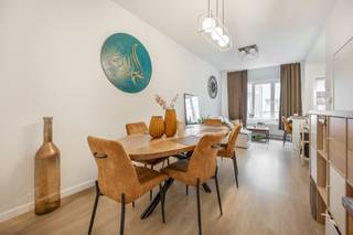 We bieden u dit instapklare en lichtrijke appartement aan in de gegeerde Kievitwijk, een bruisende en centraal gelegen buurt in Antwerpen,...