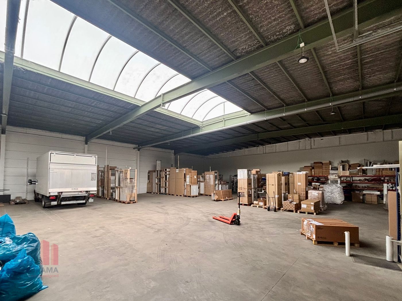 650 m² gerenoveerd magazijn met 70 m² multifunctionele ruimte - foto 2