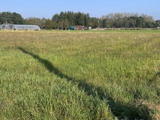 Bouwgrond voor open bebouwing gelegen in woongebied met landelijk karakter.Oppervlakte: 9a05caBreedte straatkant : 15,55mBreedte achterkant:...