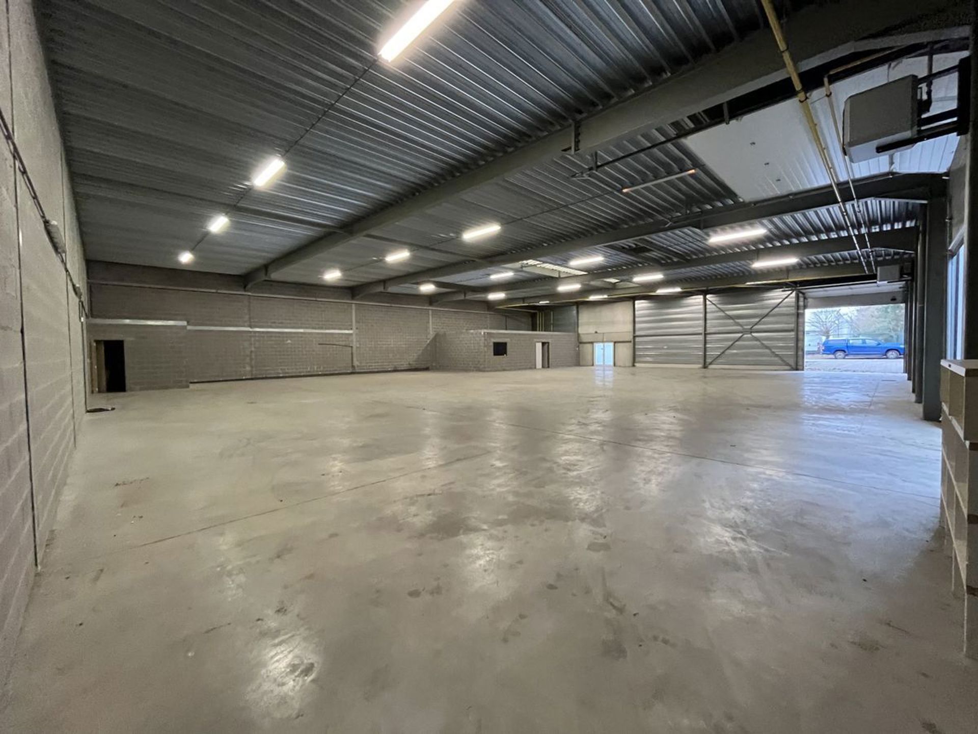 CENTRAAL GELEGEN MAGAZIJN VAN 450M² - foto 2