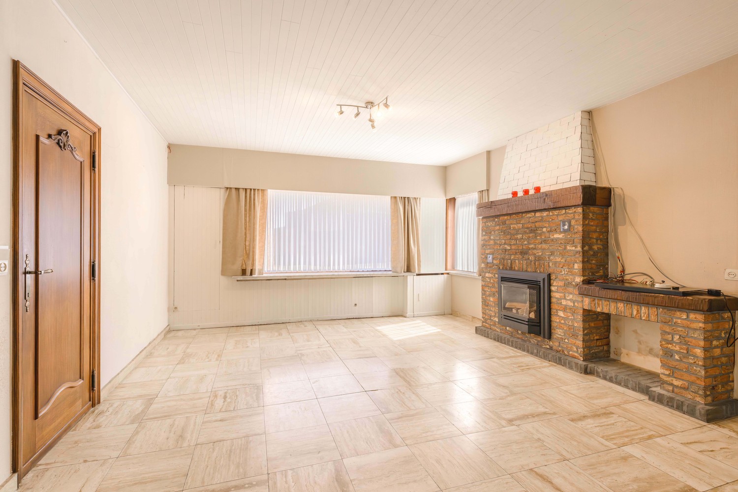 Halfopen woning met ruime tuin in centrum Ruiselede. - foto 4