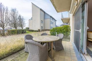  * Dit aangenaam 1 slaapkamer-appartement is gelegen op de gelijkvloerse verdieping van residentie Grasse in de Warande (domein Golf Azur); * Geniet...