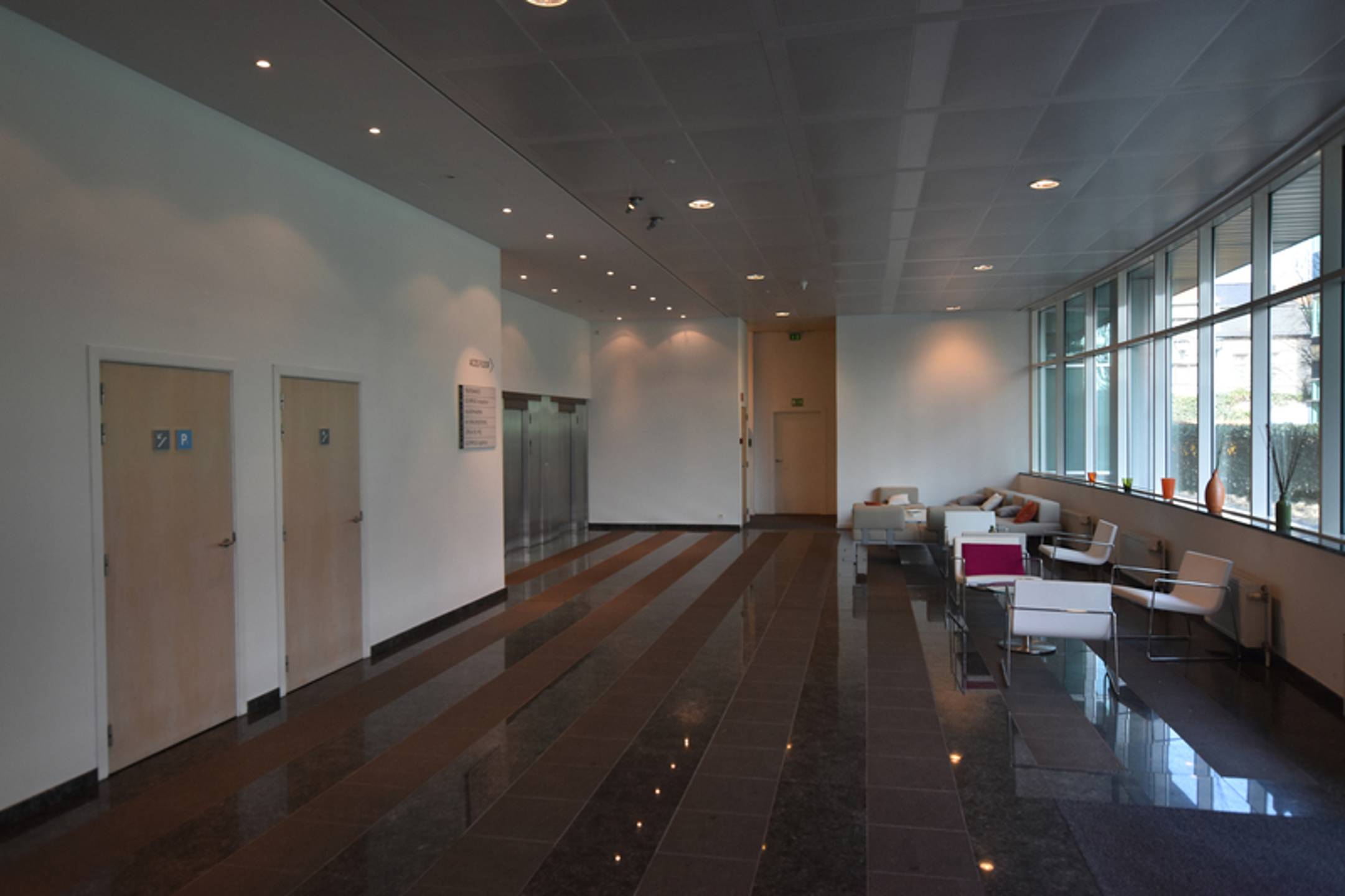 Commercial à louer à Berchem - photo 5