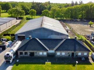 Magazijn / atelier / loods in Malle met een oppervlakte van 1500m².Strategisch goed gelegen in het bedrijventerrein te Westmalle. Deze locatie is...