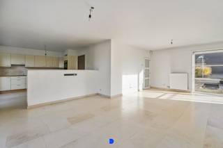 Deze halfopen bebouwing met diepe tuin is goed gelegen en heeft alle troeven in huis om een charmant en comfortabel thuis te worden. Reken wel op...