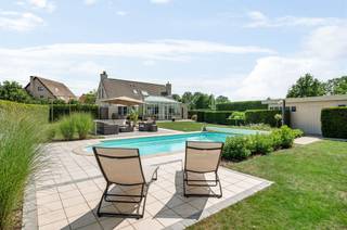 Deze instapklare en perfect onderhouden woning is gelegen in een rustige, groene omgeving in Bonheiden en biedt alles wat je zoekt op het vlak...