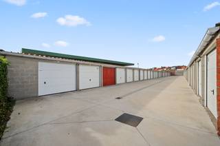 <p><span>These garage units (5-15-17-18-21) are spacious enough for most cars’s (2.75 m by 5.65 m). A new roof was recently installed, consisting of insulated sandwich panels. They are all rented out for 135 euros per month. The insulated sectional door, combined with the Bold lock, ensures that your garages can be securely locked. A few years ago, the complex was equipped with a new concrete driveway featuring an effective drainage system. There is a Co-owners’ Association without a professional property manager, which keeps costs very low. As a result, you pay only about 1.6 euros per garage per month for the maintenance of the complex.</span></p>