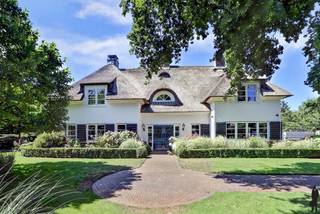 DE WONING IS GELEGEN AAN DE STUIFKETEL 8 IN BURGH-HAAMSTEDE NEDERLAND:MEER INFORMATIE TE VERKRIJGEN VIA SINKE KOMEJAN MAKELAAR ZIERIKZEE...