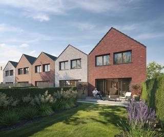 <p>Corneel is een doordacht woonproject met een mix van 12 stijlvolle appartementen en 5 moderne eengezinswoningen. Het parkeren gebeurt volledig ondergronds, wat bijdraagt aan een aangename en rustige buurt. Voor fietsers is er een ruime fietsenstalling voorzien, en ook ondergronds zijn private bergingen beschikbaar — ideaal voor wie extra opbergruimte kan gebruiken.</p>
<p>Het project richt zich tot een breed publiek: jong of oud, voor eigen bewoning of als investering.</p>
<p>De woningen — drie gesloten en twee halfopen bebouwingen — beschikken telkens over drie ruime, lichtrijke slaapkamers. Dankzij natuurlijk licht in zowel de badkamer als de traphal geniet je van een aangenaam en open woongevoel.</p>
<p>De leefruimte is bijzonder uitnodigend, met grote raampartijen die uitgeven op het terras en de private tuin.</p>
<p>Alle appartementen en woningen zijn uitgerust met vloerverwarming, gecombineerd met geothermische warmtepompen. Deze energiezuinige oplossing zorgt voor verwarming in de winter en verkoeling in de zomer. Bovendien is elke woning standaard voorzien van enkele zonnepanelen.</p>
<p>Binnenin draait alles om licht, ruimte en comfort. De royale raampartijen zorgen voor overvloedige natuurlijke lichtinval en versterken het gevoel van openheid.</p>
<p>Voor de afwerking wordt gekozen voor kwalitatieve, duurzame materialen, met ruime budgetten zodat elk detail op maat kan worden uitgewerkt. Daarnaast bieden we elke koper persoonlijke begeleiding door onze interieurarchitecten — zo wordt het kiezen van afwerkingen een inspirerend proces, zonder keuzestress.</p>