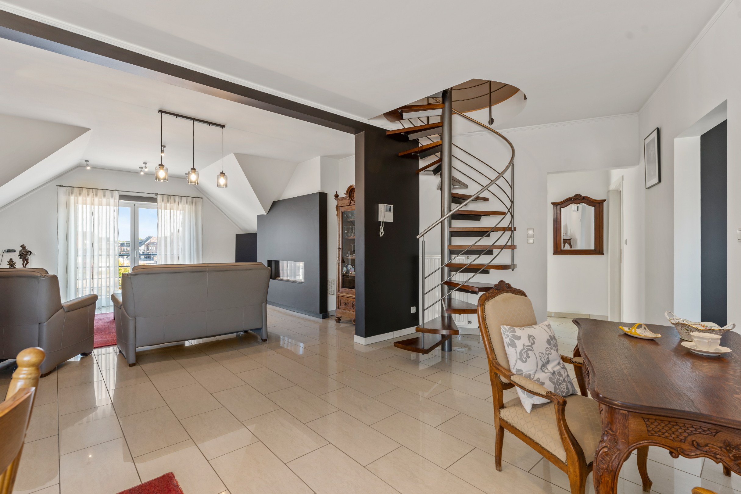 Duplexappartement met 3 slaapkamers, terras en staanplaats - foto 2